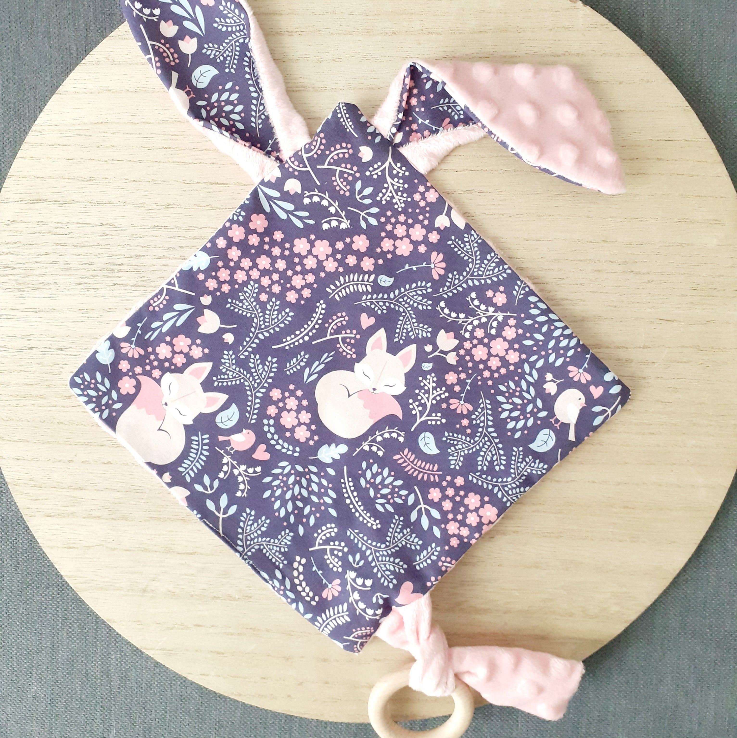 Le doudou renard rose